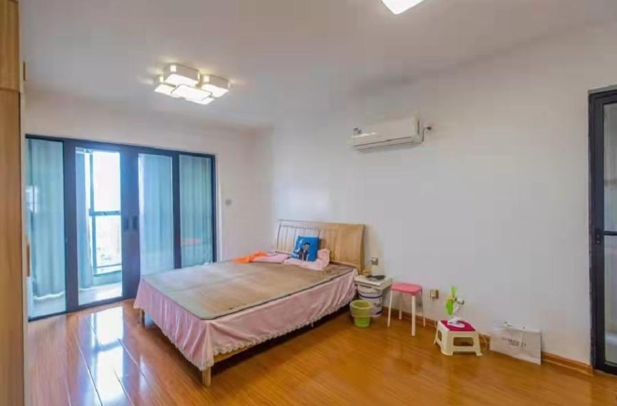 藍(lán)山郡法拍房三期G棟2704室（包括室內(nèi)可移動的家具家電，但不含冰箱）