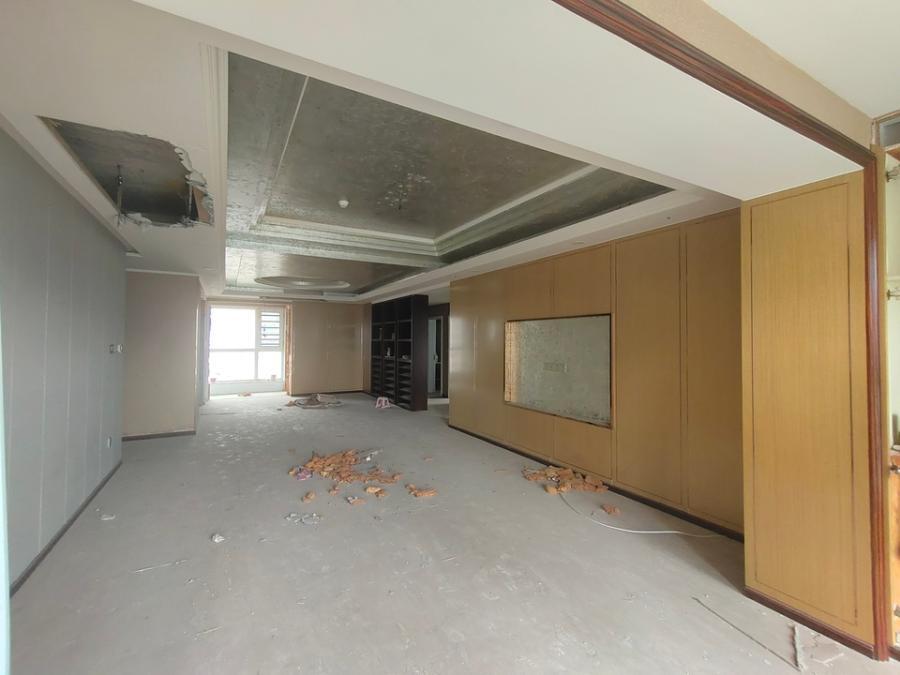 五礦萬境水岸和苑法拍房1棟1603號及萬境水岸和苑A區(qū)地下車位第242號使用權（雙學區(qū)）